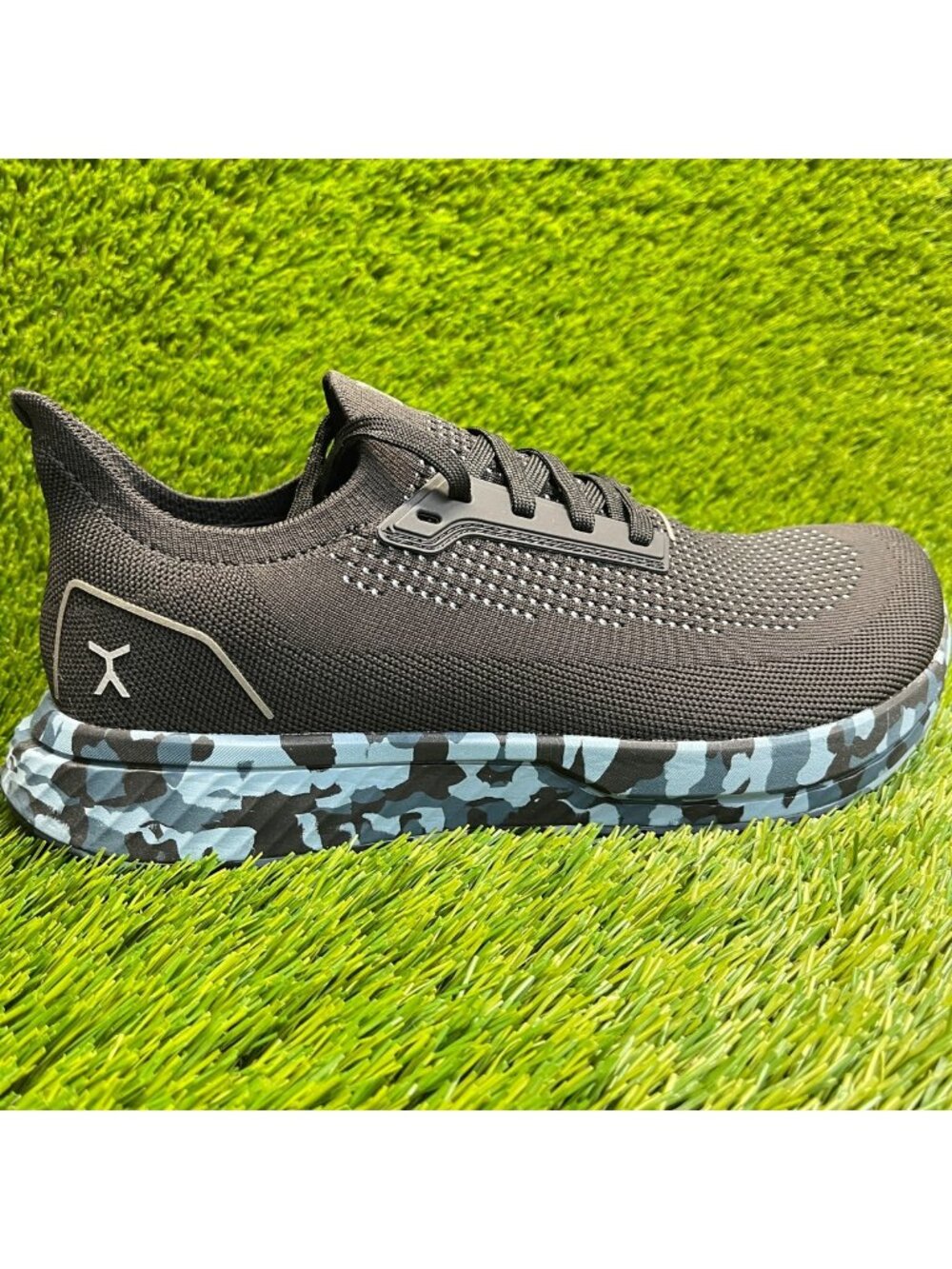 Flux Footwear Adapt Runner Black Blue Mens Size 10 Athletic Knit Shoes Sneakers